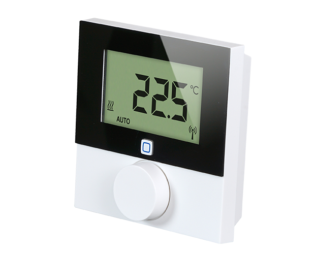 Draadloze thermostaten meten de temperatuur in de kamers en sturen de slimme schakelaars aan. De thermostaten zijn 'de baas' over de schakelaars en bepalen hoe de elektrische verwarming slim aangestuurd wordt. Draadloze thermostaten meten de temperatuur in de kamers en sturen de slimme schakelaars aan. De thermostaten zijn 'de baas' over de schakelaars en bepalen hoe de elektrische verwarming slim aangestuurd wordt.
