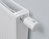 Voorbeeld van de Homematic IP slimme thermostaatknop Evo gemonteerd op een radiator.