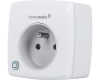 De Homematic IP stekkerschakelaar met penaarde en energiemeter is eenvoudig in te steken in het stopcontact en schakelt elektrische verwarming, verlichting, TV-apparatuur en andere apparaten aan en uit.