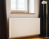 De elektrische radiator wordt geleverd met montagemateriaal voor installatie aan een muur. De radiator zelf is 9 cm diep. Het montagemateriaal is 4 cm diep. In totaal is de opbouwhoogte 13 cm.