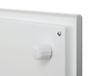 De achterzijde van het paneel is hoogwaardig afgewerkt met witte poedercoating (RAL 9016) De achterzijde van het paneel is hoogwaardig afgewerkt met witte poedercoating (RAL 9016)