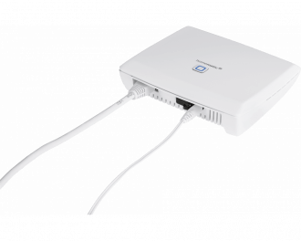De CCU3 wordt aangesloten op modem/router met een meegeleverde netwerkkabel.